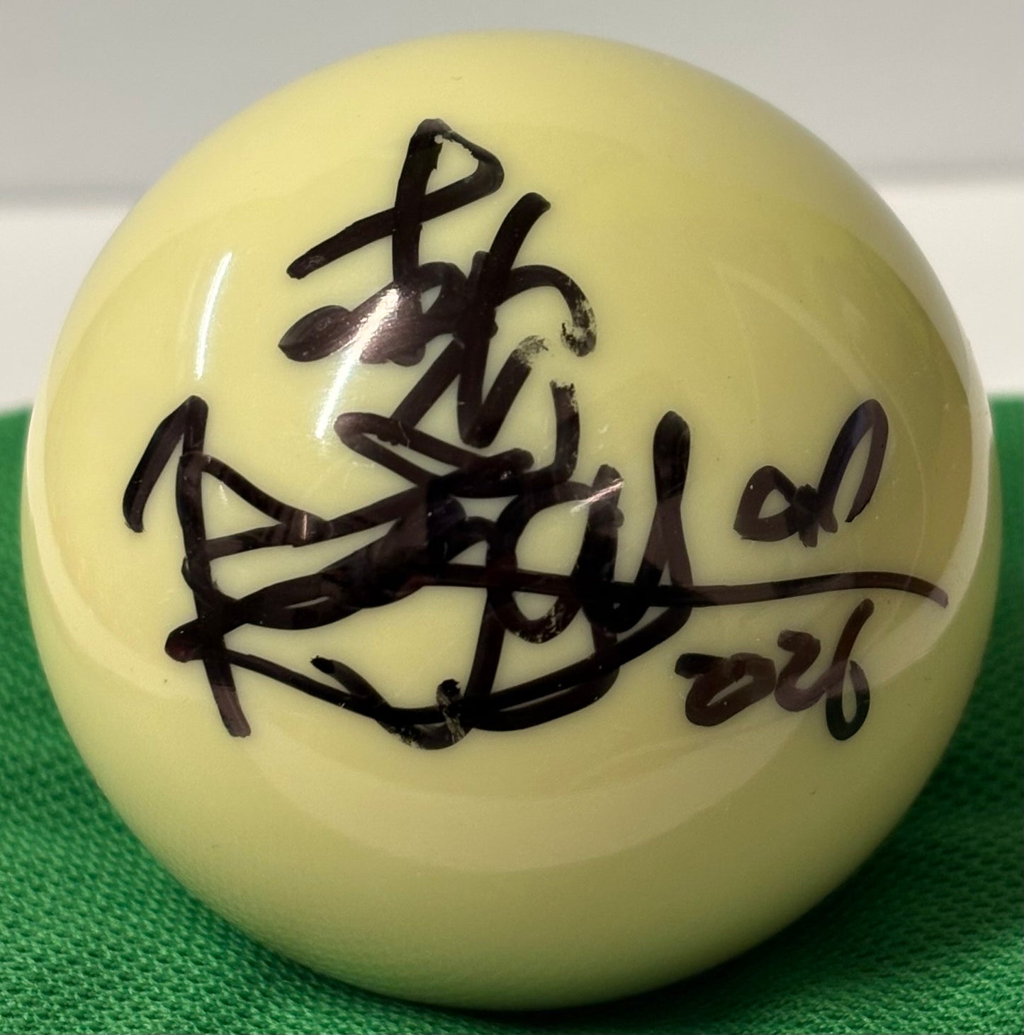 Professional Snooker Referee Peggy Li Signed White Snooker Ball + Dealer COA