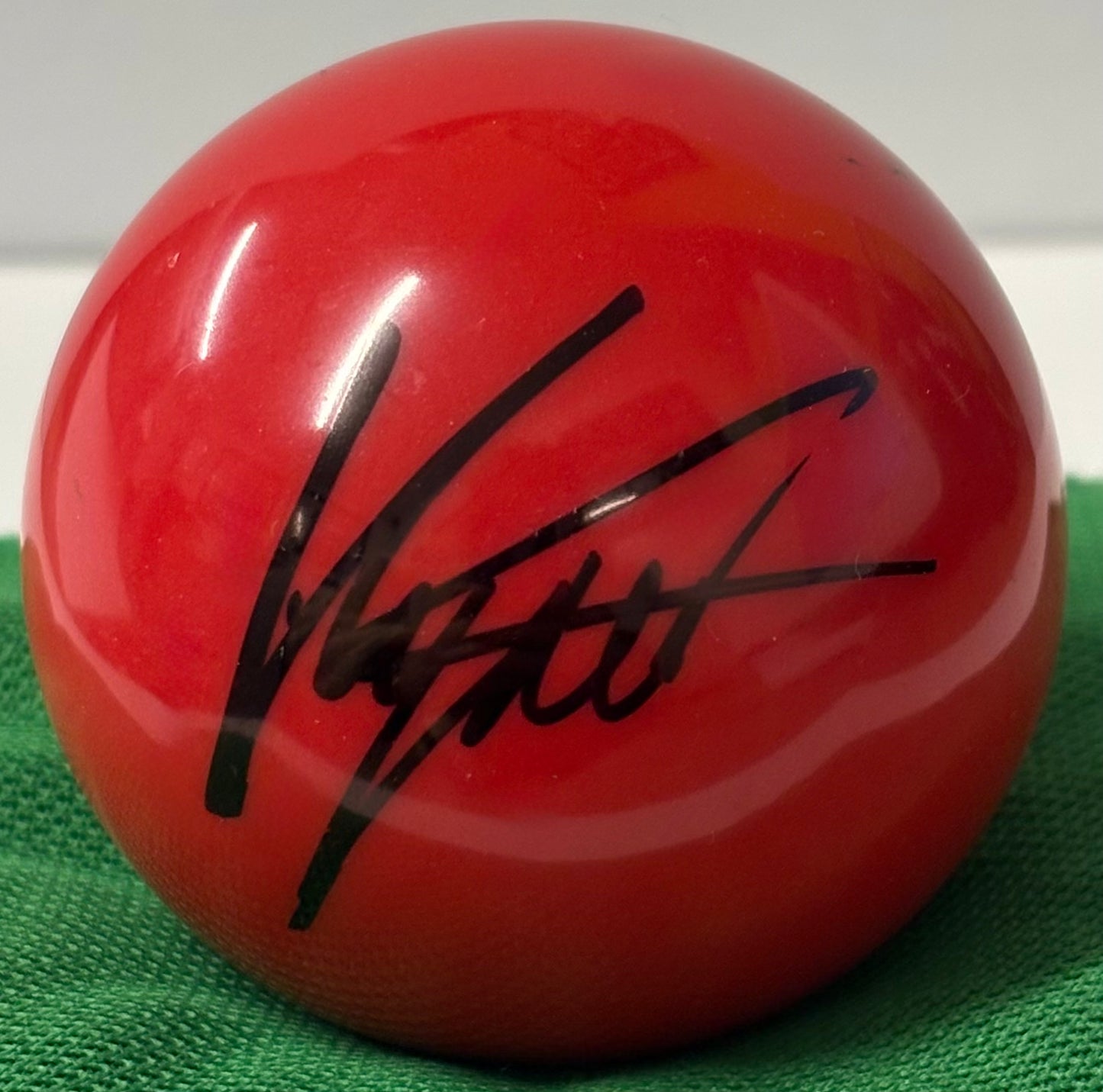 2024 World Champion Kyren Wilson Signed 2’’ Red Snooker Ball + Cert