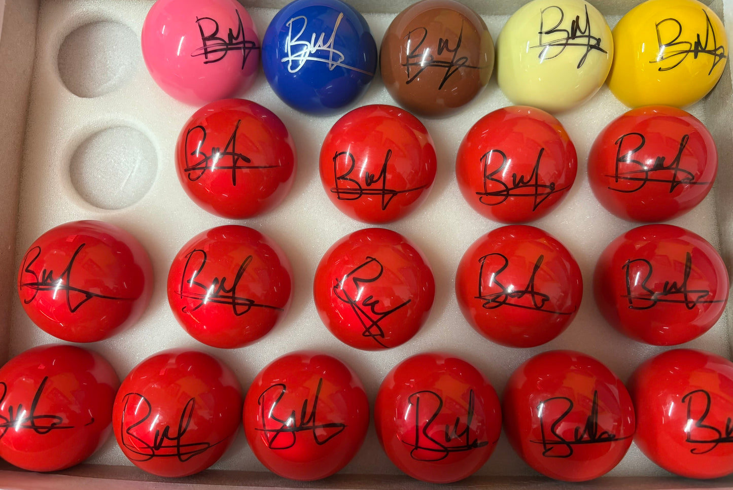 Brendan Moore Signed RED Snooker Ball + Dealer COA