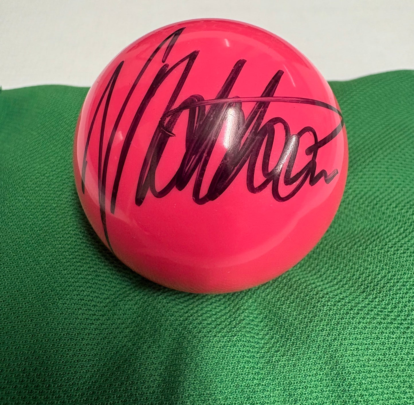 Neil Robertson Signed PINK Snooker Ball + Dealer COA