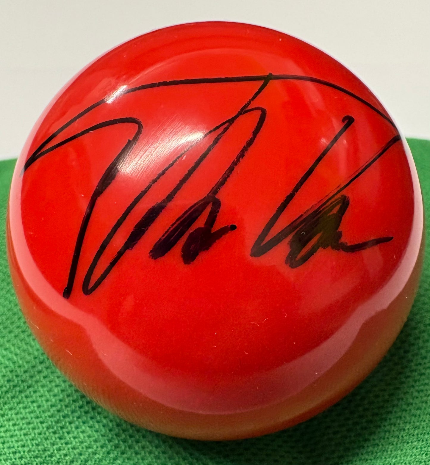 Thepchaiya Un-Nooh Signed RED Snooker Ball + Dealer COA