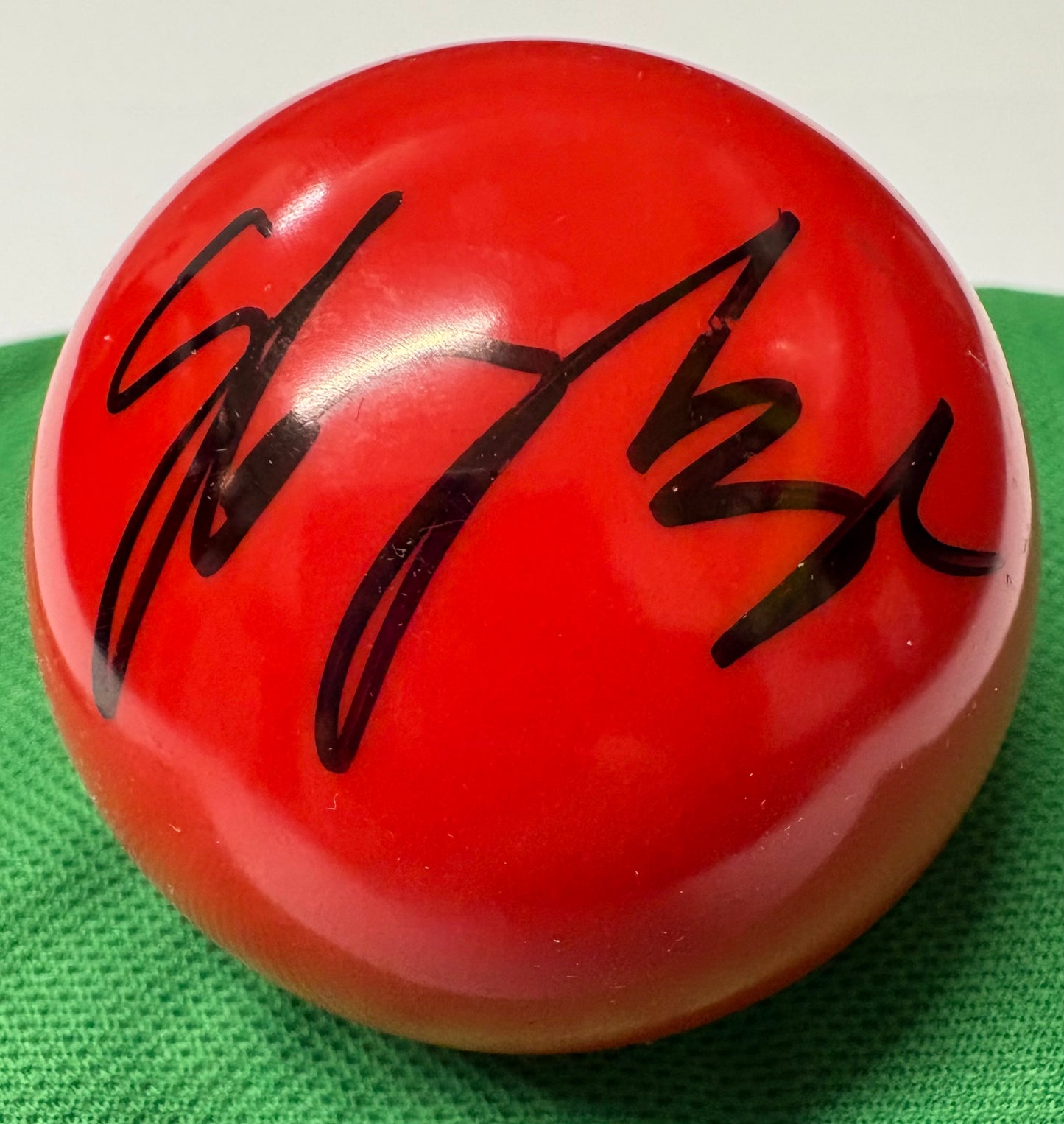 Stephen Maguire Signed RED Snooker Ball + Dealer COA