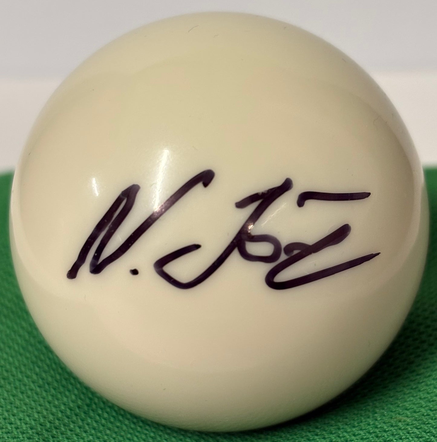 Snooker Referee Natalia Gradinari Signed White Snooker Ball + COA
