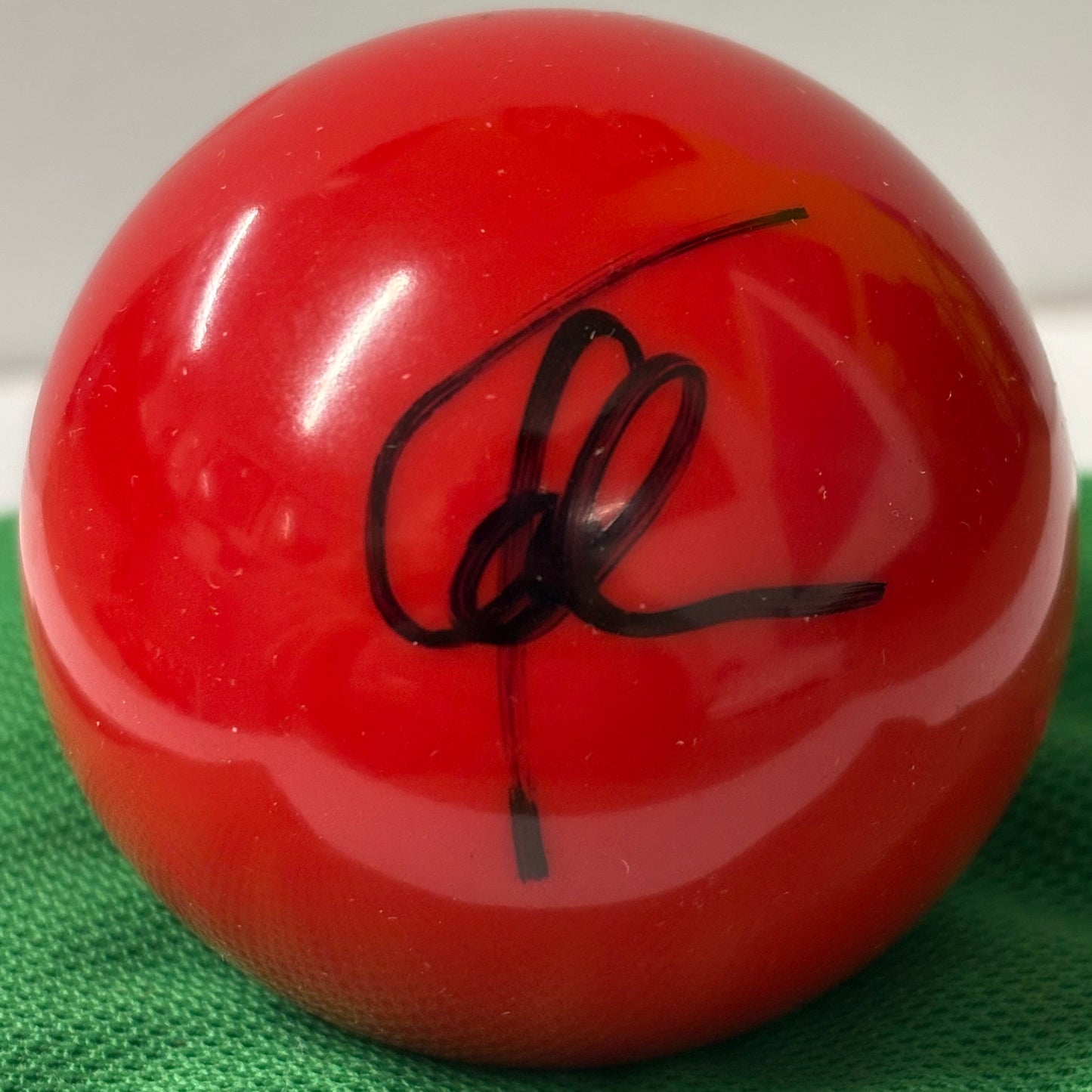 Snooker Legend Ronnie O'Sullivan Signed Autograph on Red Snooker Ball + COA