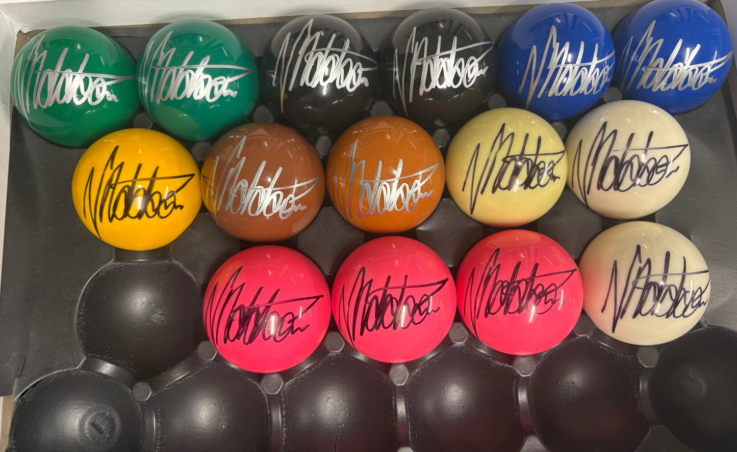 Neil Robertson Signed PINK Snooker Ball + Dealer COA