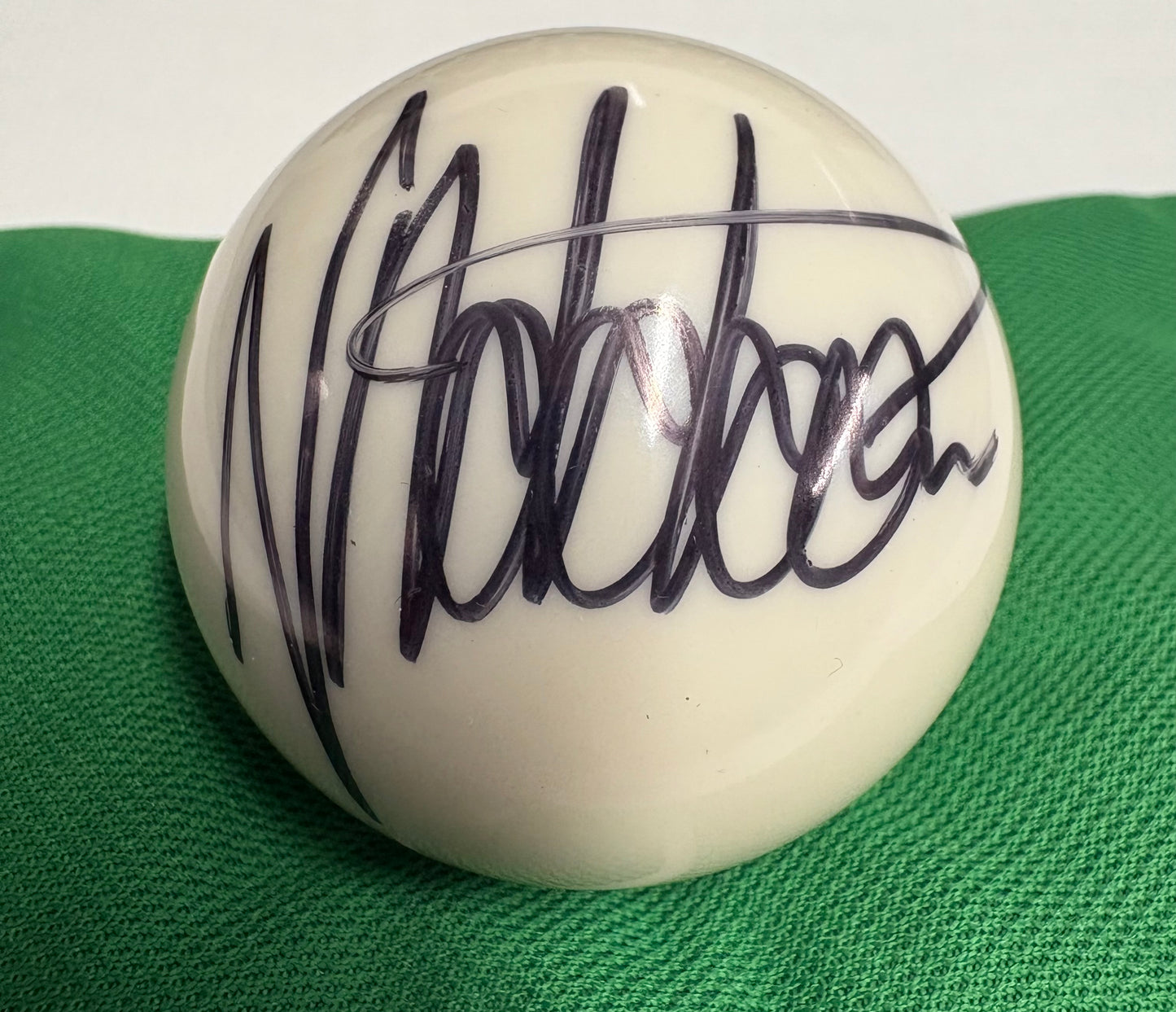 Neil Robertson Signed WHITE Snooker Ball + Dealer COA