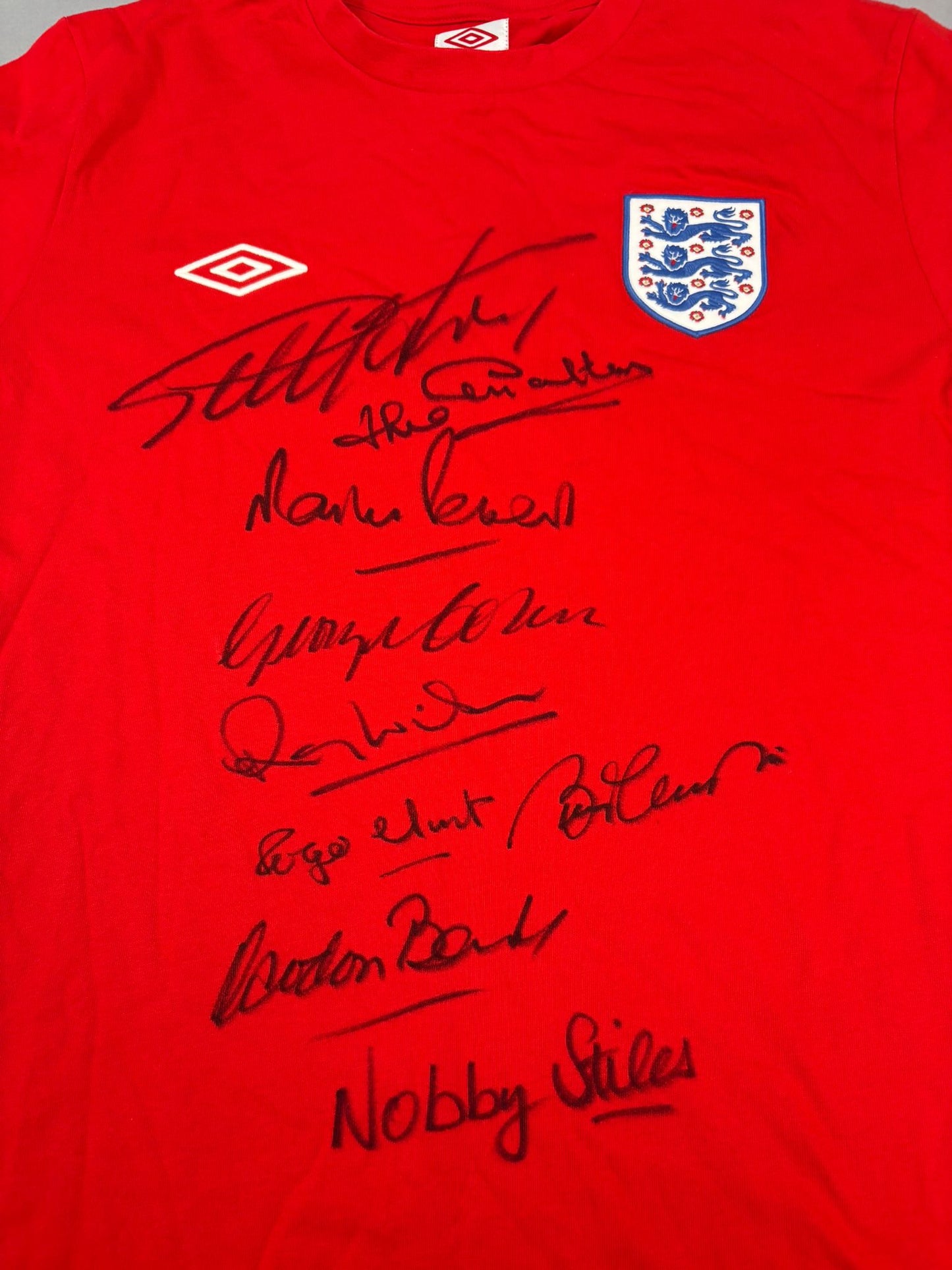 England 1966 World Cup Final Retro Style T-Shirt Signed by 9 Legends (Inc Stiles & Hunt) + COA