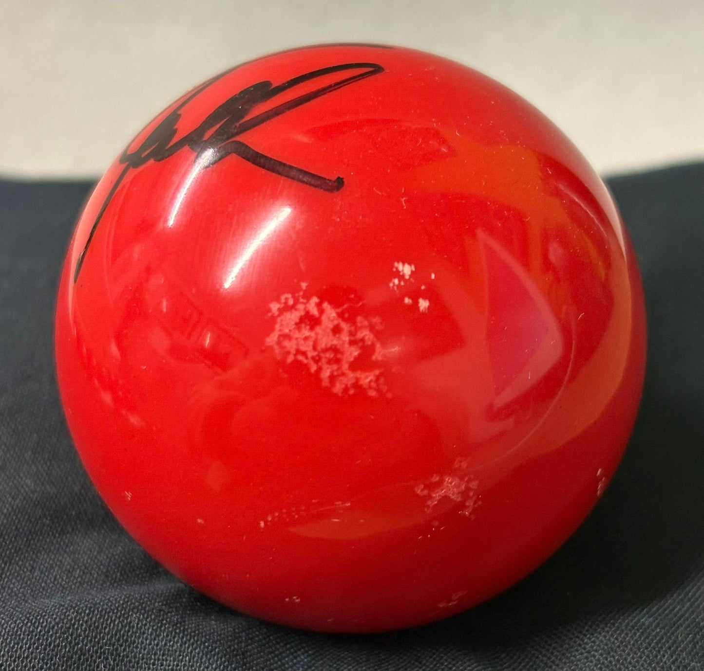 Snooker Legend Ronnie O'Sullivan Signed Autograph on Red Snooker Ball + Cert