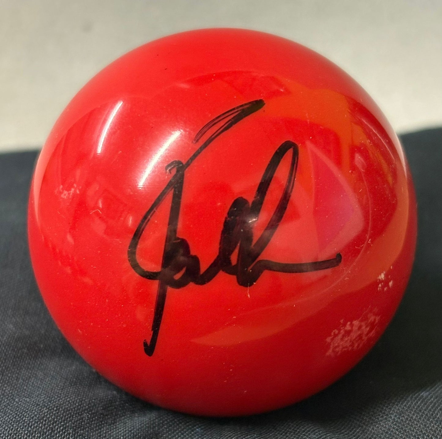 Snooker Legend Ronnie O'Sullivan Signed Autograph on Red Snooker Ball + Cert