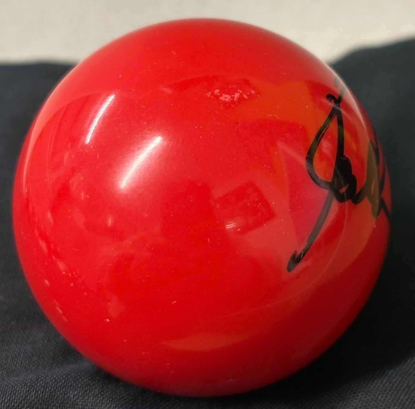 Snooker Legend Ronnie O'Sullivan Signed Autograph on Red Snooker Ball + Cert